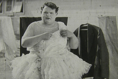 Charles Puffy en  Kick me again ( 1925), dirigida por Zion Myers.