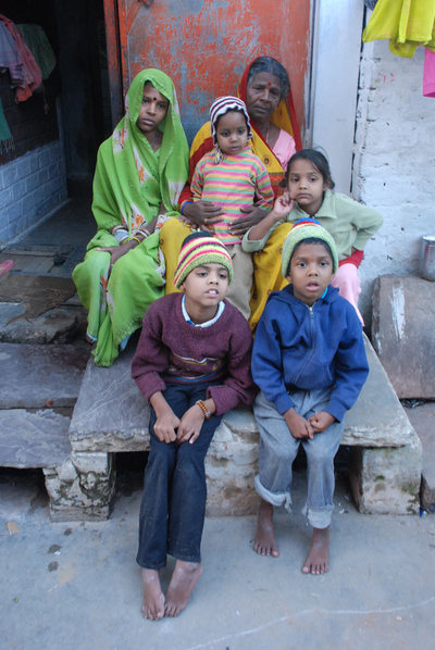 La familia de Lal Yadav, afectada por la catástrofe en Bhopal.