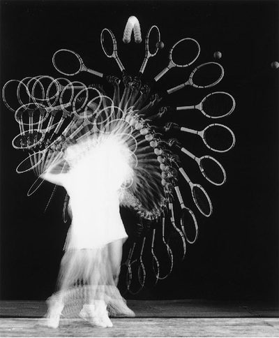  Gussie Moran, flash múltiple en un servicio de tenis, 1949,  de Harold Edgerton.