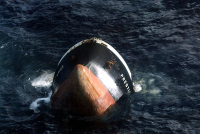 El hundimiento del  Prestige  el 19 de noviembre de 2002.