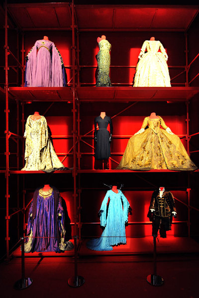 Algunos de los trajes de la exposición.