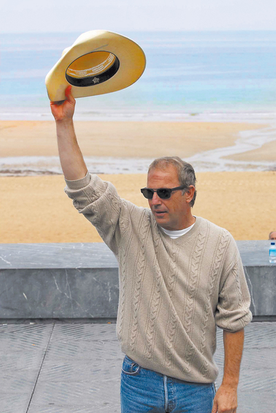  Mientras algunos bromean sobre él, BP ha aceptado la ayuda de Kevin Costner. 