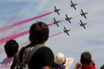 Aviones, acrobacias y paracaidistas