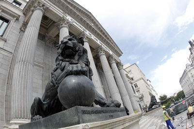 Los leones salen de la caja