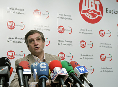 El secretario general de UGT-Euskadi, Dámaso Casado, durante su rueda de prensa de ayer en Bilbao.