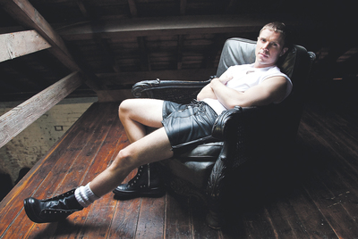  Jake Shears, fotografiado en Londres por  EP3  durante el descanso del rodaje de un vídeo promocional. 