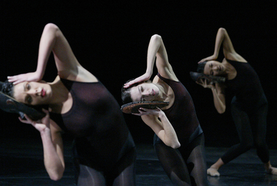 Escena de  Whereabouts Unknown  (Jiri Kilian, 1993), que se verá en el Teatro Real de Madrid y en el Festival Montpellier Danse.