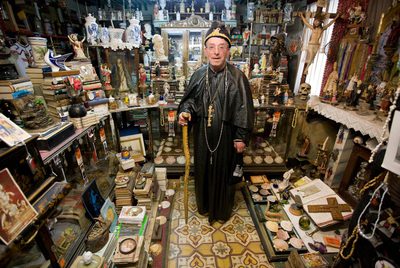 Manuel Montero,  mago Merlín , en su casa museo de Mondoñedo.