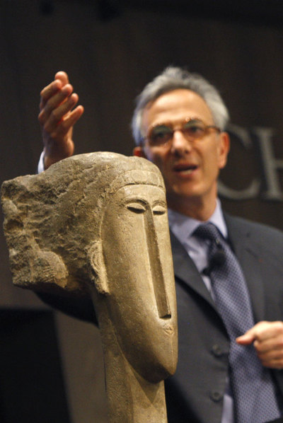  Cabeza  de Modigliani, durante la subasta de Christie's.