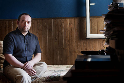 Àngel Llorent denuncia que durante 10 años fue sometido a  tratamiento  para dejar de ser homosexual.