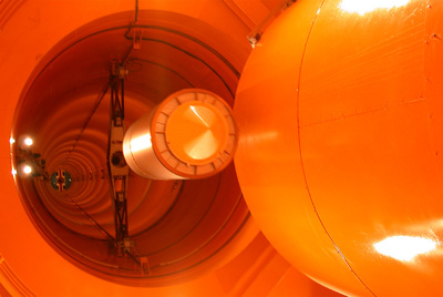 Cápsula de caída en el interior de la torre de experimentos de Bremen.