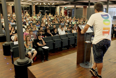 Jóvenes con talento científico