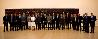 Foto oficial de la reunión del Patronato del Museo Guggenheim Bilbao del pasado miércoles, con el   lehendakari,   Patxi López, en el centro.