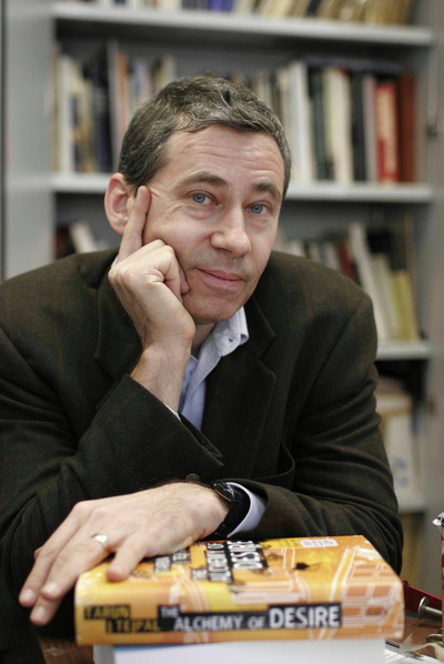 Alexander Stille, autor de  El Saqueo de Roma. 