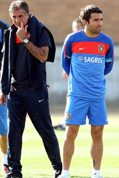 Carlos Queiroz, a la Izquierda, junto a Deco en una sesión preparatoria de Portugal.