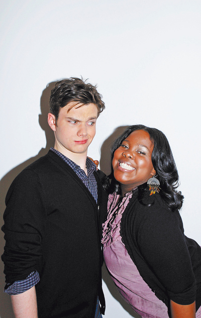  Chris Colfer y Amber Riley celebran así el éxito de su serie ante el fotógrafo de  EP3.  