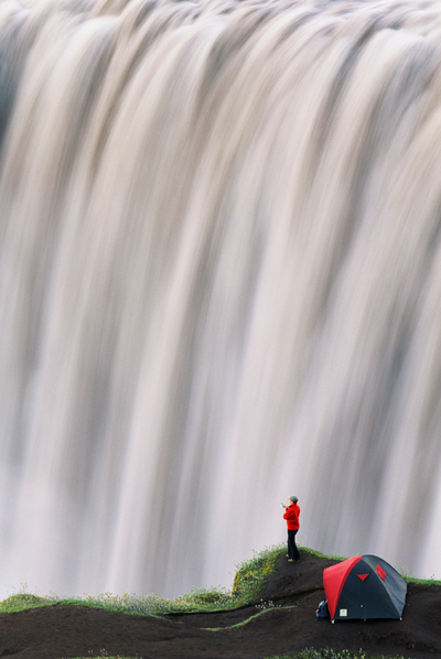 Icelandair tiene vuelos directos en verano, desde Barcelona y Madrid, a Islandia. En la imagen, la catarata Dettifoss.