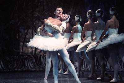 Una escena de  El lago de los cisnes. 