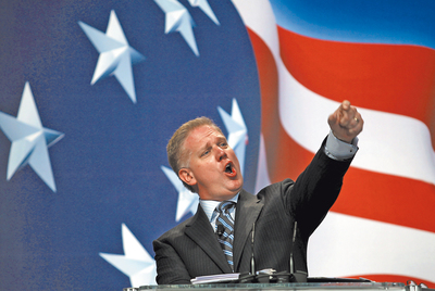 Glenn Beck es el decimocuarto líder de opinión más influyente del mundo, según la revista  Time.  Un hombre normal que tras un descenso a los infiernos renació como patriota redimido, según sus fieles.