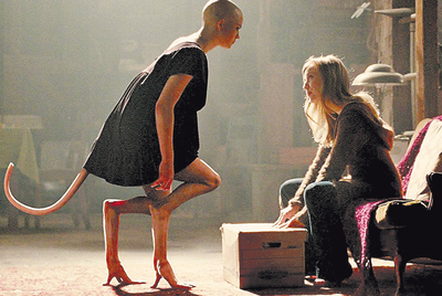 DREN es una criatura híbrida creada por un par de estrellas de la ingeniería genética en  Splice: experimento mortal.