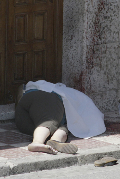 Varios golpes de azada acabaron con la vida de Rafaela en plena calle.