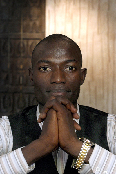 Madi Diocou ha vuelto a lo suyo tras el rodaje: el  top manta. 