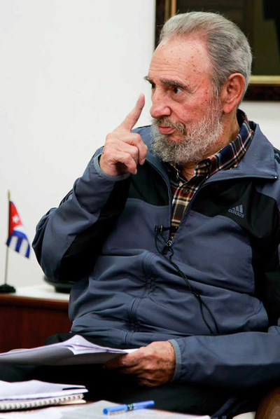 El ex presidente de Cuba, Fidel Castro, durante su entrevista del lunes en el programa  Mesa redonda .