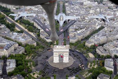 UN DESFILE POLÉMICO