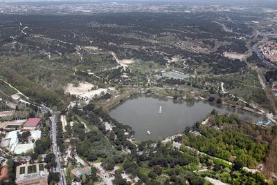 Vista aérea de la Casa de Campo, con el lago en primer término.
