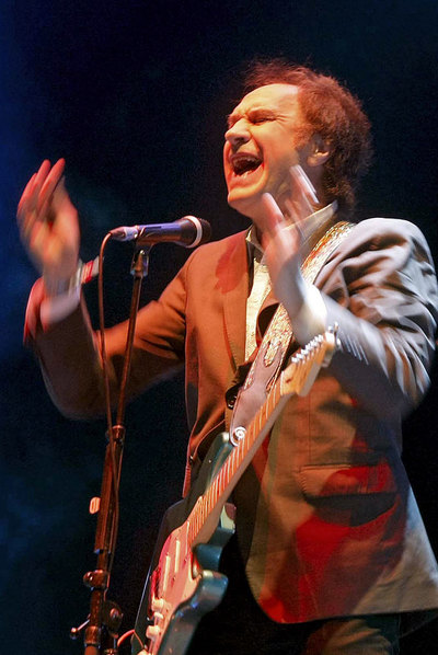 Ray Davies, durante el concierto de anoche en Benicàssim.
