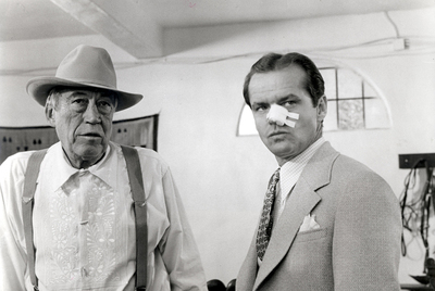 John Huston (Noah Cross) y Jack Nicholson (Jake Gittes), en un fotograma de   Chinatown.   (1974), de Roman Polanski.