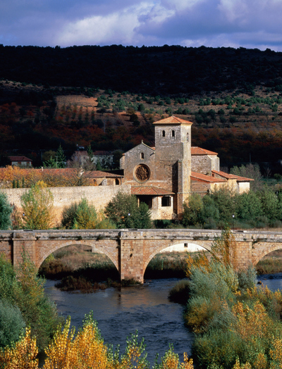La colegiata de Covarrubias, en Burgos, donde se encuentra la tumba de Kristina de Noruega (Bergen, 1234 - Sevilla, 1262).
