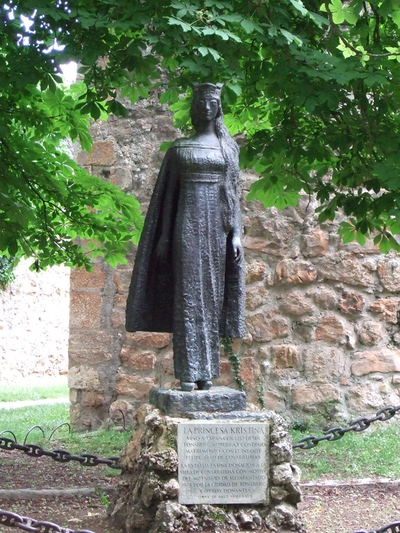 Escultura de Kristina de Noruega en Covarrubias.