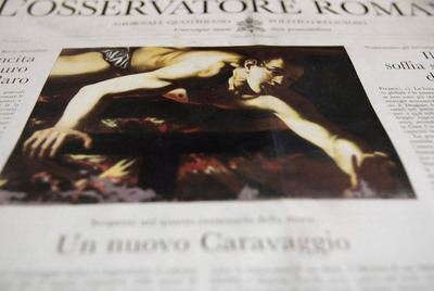 El nuevo cuadro atribuido a Caravaggio en la portada del periódico  L'Osservatore romano .