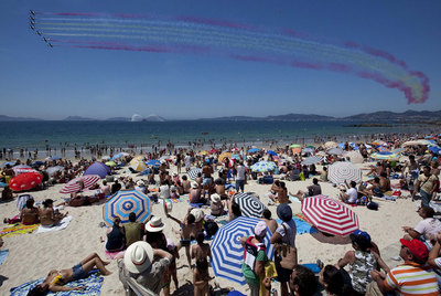 Paracaidistas con alas en el Festival Aéreo de Vigo