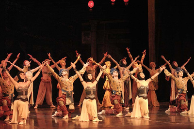 Un momento del montaje con coreografía de Mijail Fokin de  Chopiniana y Scheredzade .