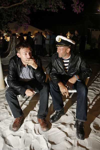 Damon Albarn (izquierda) y Paul Simonon, en el  backstage  del FIB, poco antes de la actuación de Gorillaz.