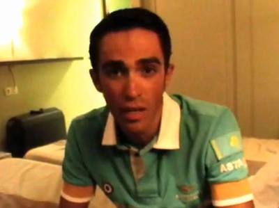 Fotograma del vídeo de Youtube en el que el ciclista se excusa.