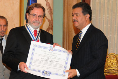Juan Luis Cebrián, junto al presidente de República Dominicana, Leonel Fernández.