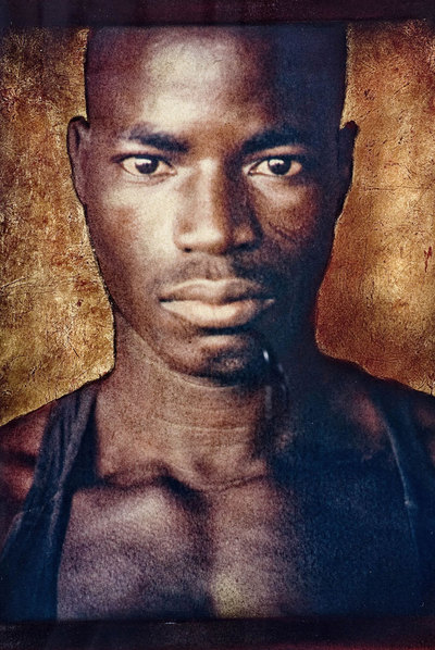  Joven de Ghana,  de Toni Catany, imagen expuesta en Aranjuez.