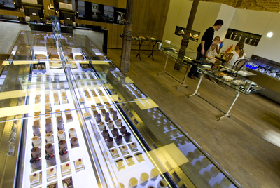 El interiorismo del Pomme Sucre madrileño, de Francesc Rifé, aprovecha elementos del antiguo local.