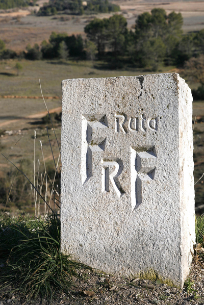 Hito de la ruta de Félix en Cazorla (Jaén).