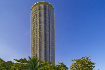 Torre cilíndrica del Hotel Nacional en Río de Janeiro (Brasil), proyectado por el arquitecto Oscar Niemeyer.
