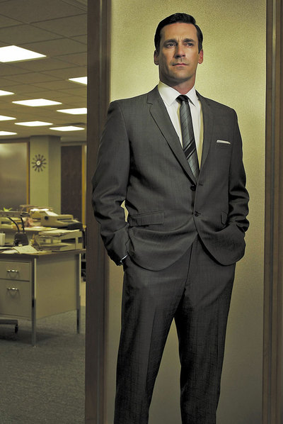 El actor John Hamm da vida a Don Draper en la serie  Mad men. 