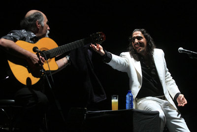 Diego  El Cigala  durante su concierto en La Mar de Músicas.