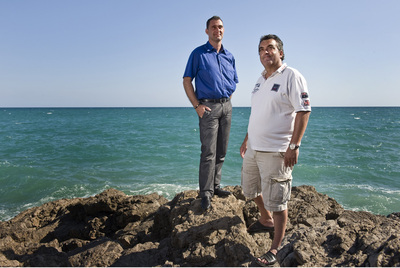 Juan Luis Moreno (izquierda) y Antonio Barroso se consideran víctimas de adopciones ilegales.