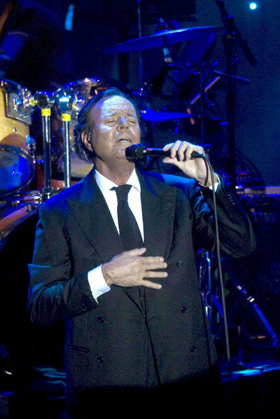 Julio Iglesias.