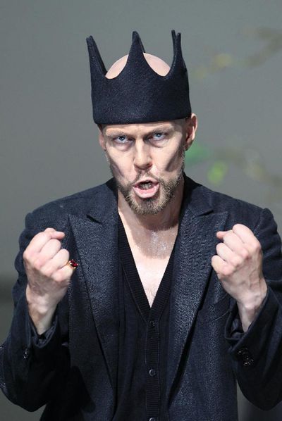 El alemán Georg Zeppenfeld, en su papel del Rey Heinrich durante uno de los ensayos de  Lohengrin  en Bayreuth.