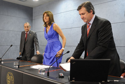 De izquierda a derecha, el consejero de Vivienda, Iñaki Arriola, la portavoz Idoia Mendia y el titular de Industria, Bernabé Unda, ayer.