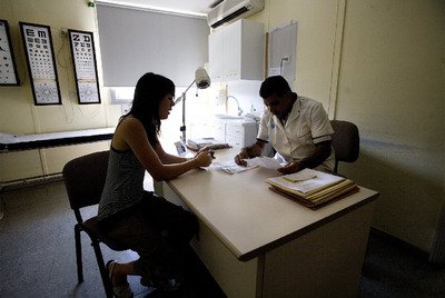 El ciudadano podrá pedir que le atienda un profesional que se haya inmunizado.